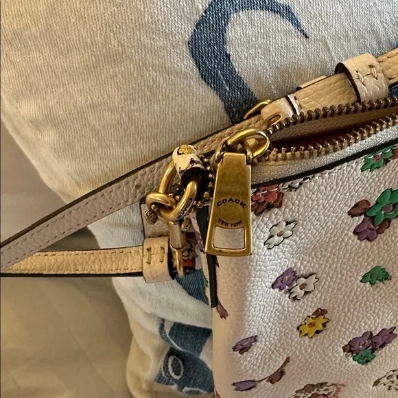 Coach Kitt Floral Crossbody leather Bag - Cream - Picture 5 of 6